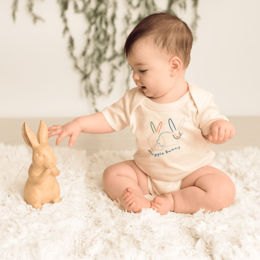Finn + Emma Organic Short-Sleeved Bodysuit - Snuggle Bunny