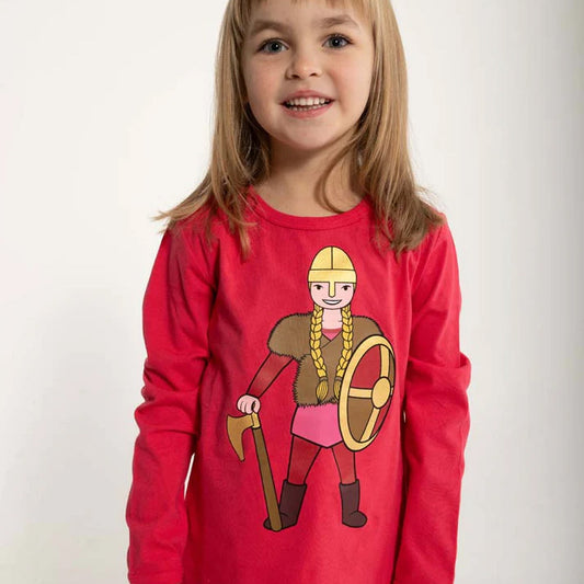 Girl wearing Danefae Basic tee- power pink Sif