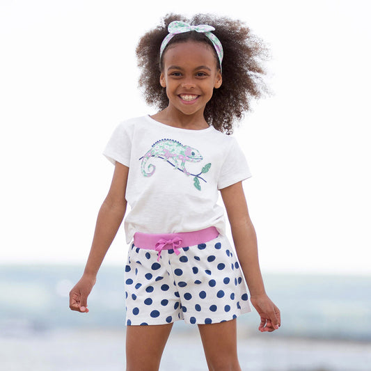 Girl wearing Kite organic Cool chameleon t-shirt