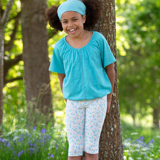 Girl wearing Kite Clothing Organic Pedal pushers- meadow ditsy
