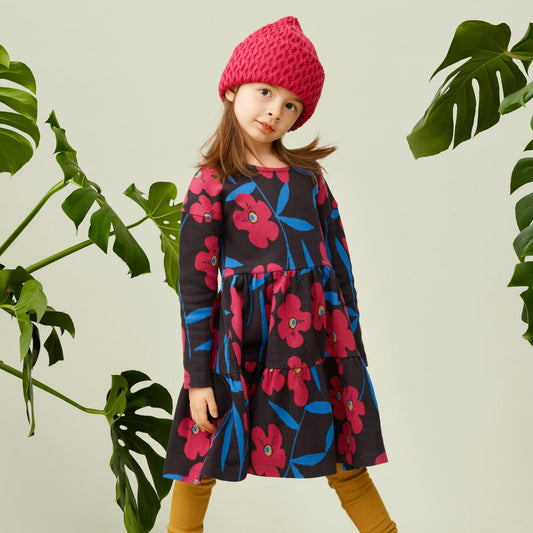 Girl wearing Mainio organic Mysterious blooms jacquard dress