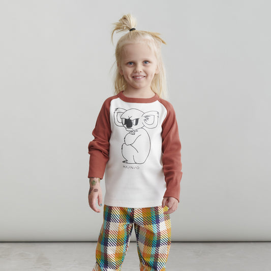 Girl wearing Mainio organic Ribbed shirt- grumpy koala