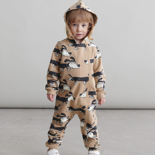 Baby wearing Mainio organic Hooded jumpsuit- jog dog