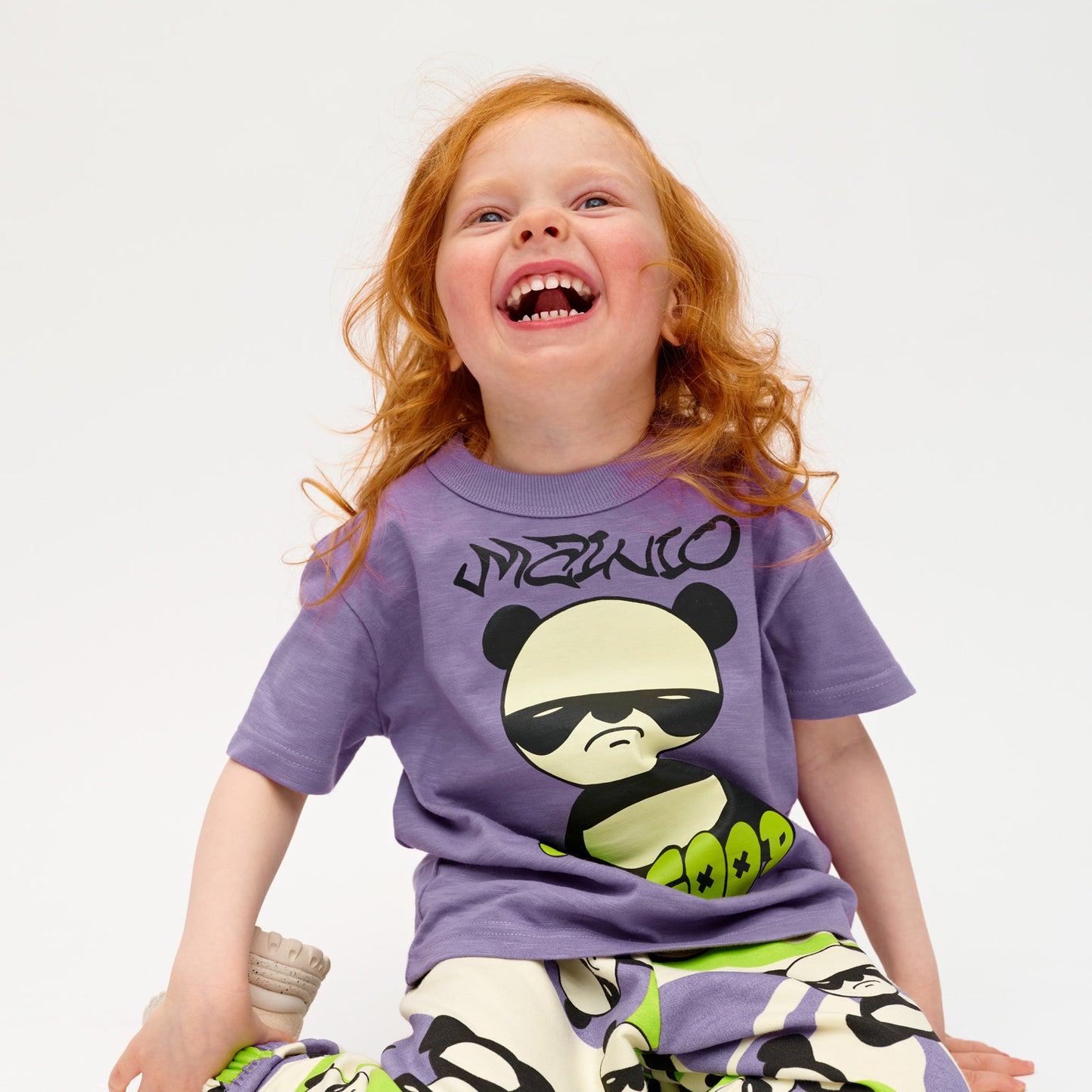 Boy wearing Mainio organic Short sleeve t shirt- spy panda
