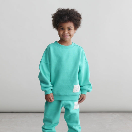 Boy wearing Mainio organic Sweatshirt- atlantis