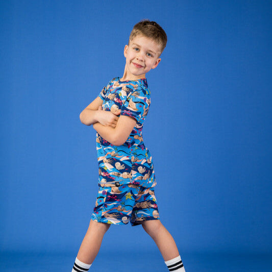 Boy wearing Mullido organic T-shirt- octopus, blue