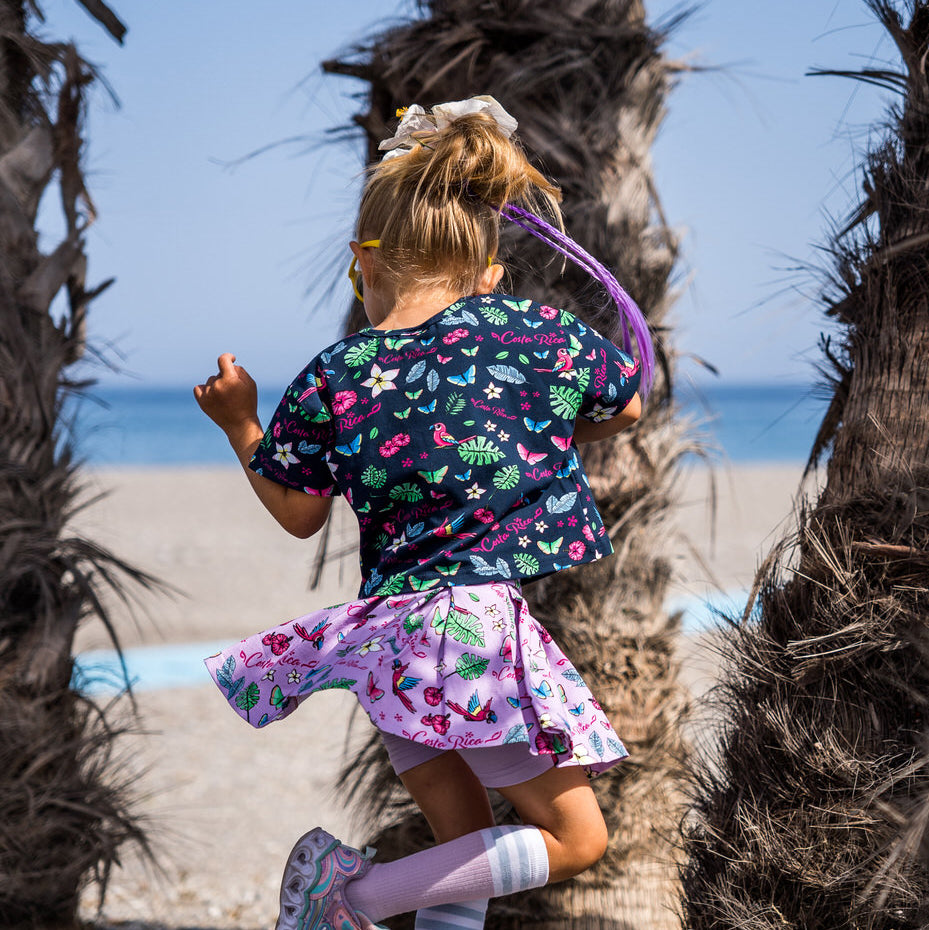 Girl wearing Mullido organic Crop top- navy Costa Rica