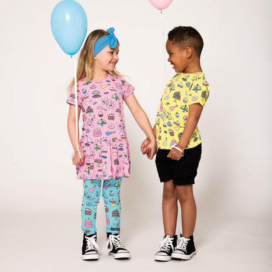 Boy wearing Villervalla organic Short-sleeved t-shirt- birthday, banana yellow