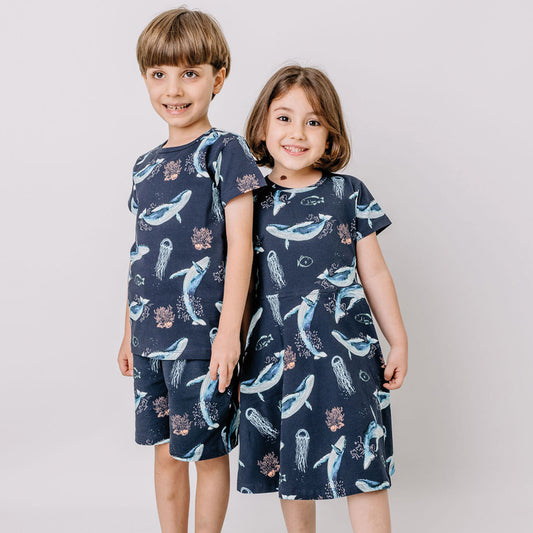 Boy wearing Walkiddy organic Short sleeve shirt- whales & jellyfish