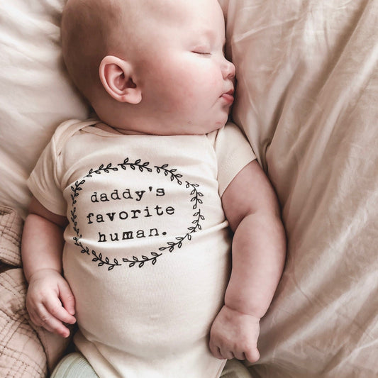 Tenth & Pine Organic Short Sleeved Baby Bodysuit- Daddy's Favorite Human