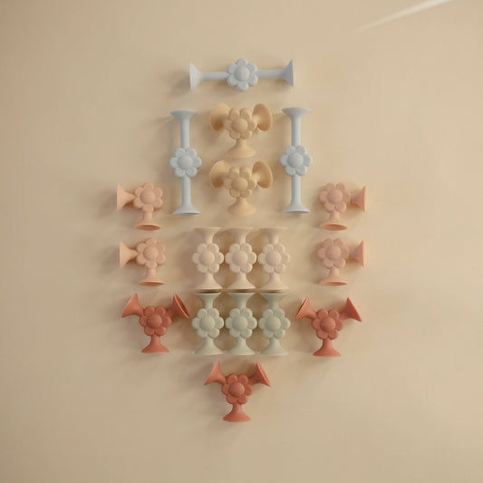 Mushie Silicone suction builders- daisy