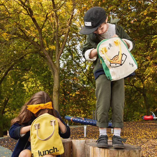 Boy carrying Fluf organic Zipper lunch bag - fox