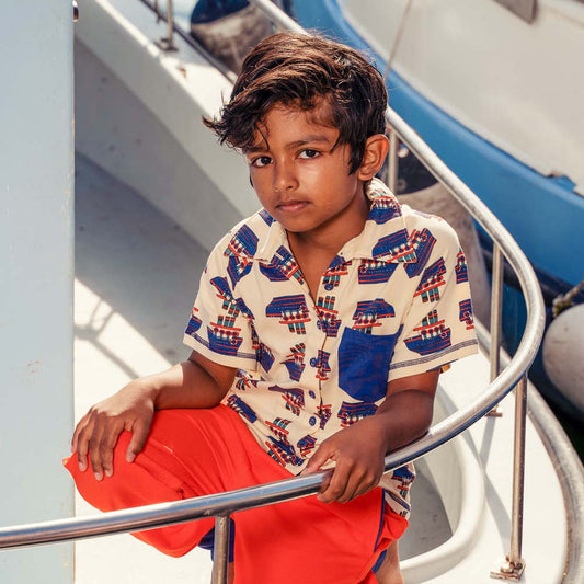 Boy wearing Alba of Denmark Chris shirt- æver vanilla