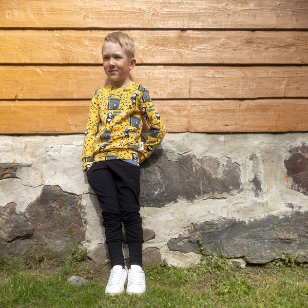 Boy wearing PaaPii Organic Alpi sweatshirt- ochre & gray treehouse
