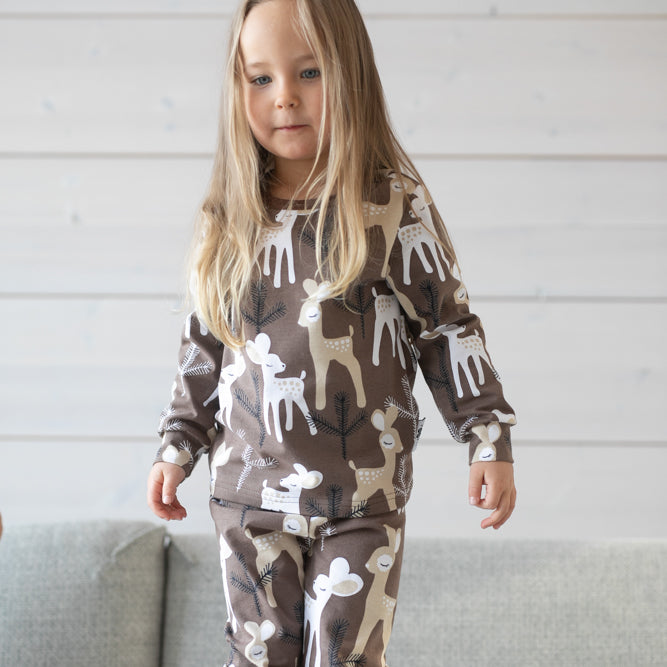 Girl wearing PaaPii Rusko pajamas- choco/latte bambi