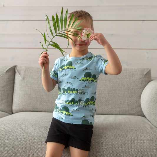 Boy wearing PaaPii Visa short sleeve shirt- light blue archipelago