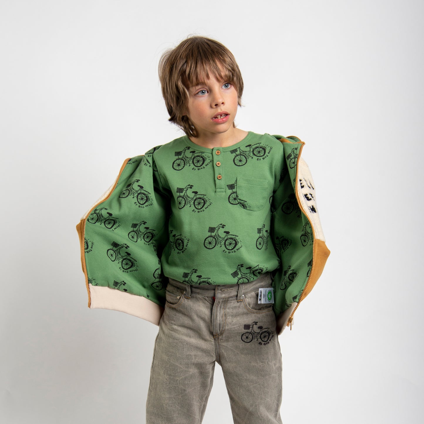 Boy wearing Naada (formerly nadadelazos) organic Only by bike t-shirt