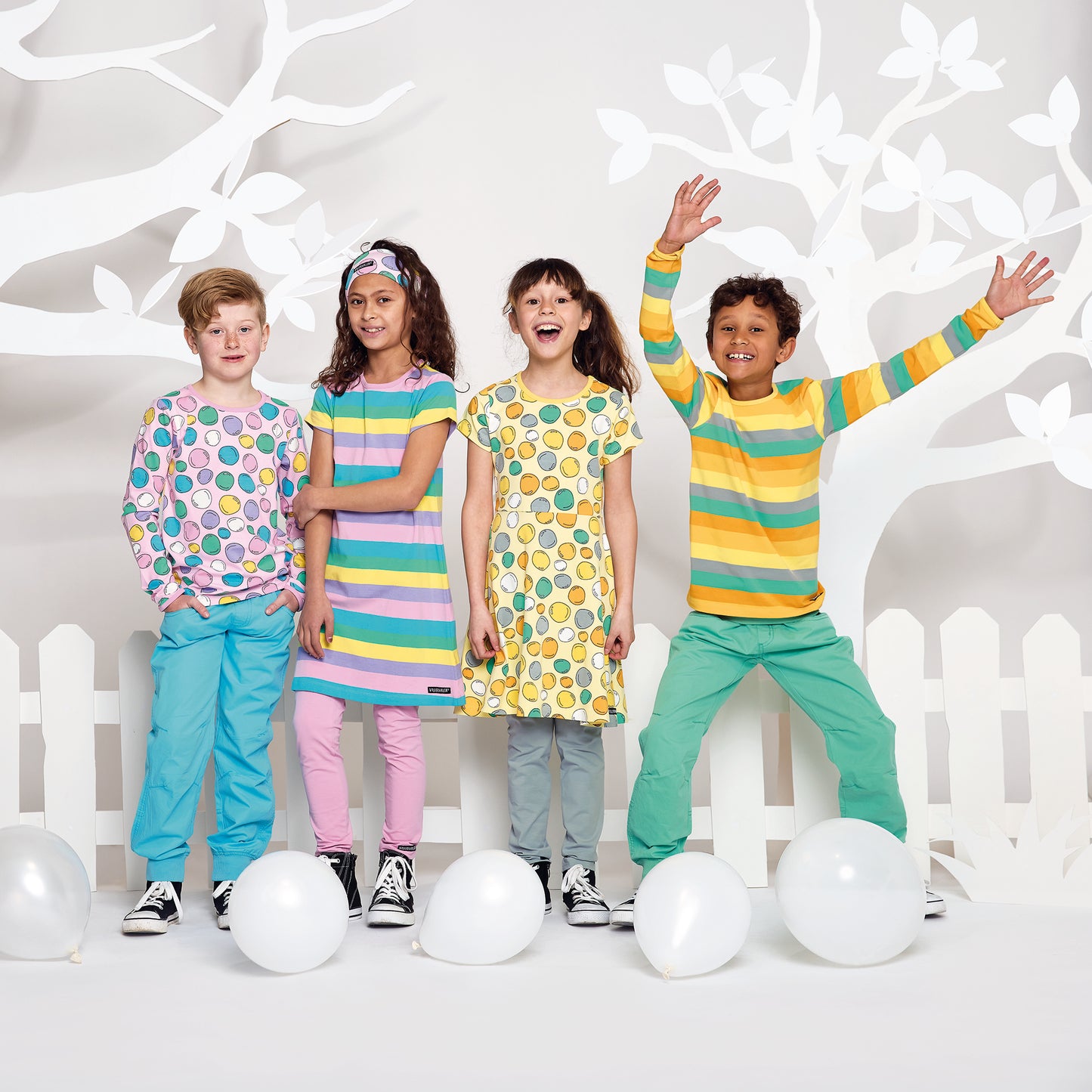 Boy wearing Villervalla organic Long sleeve top- bubble, bloom pink