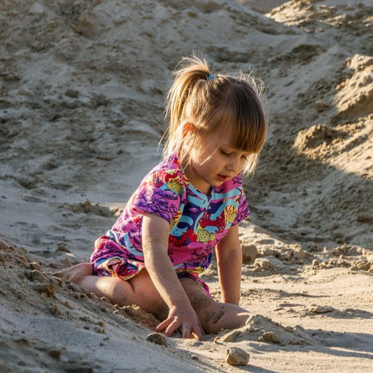 Girl wearing Mullido organic T-shirt- coral reef