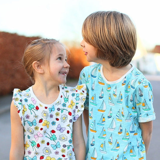 Girl wearing Villervalla organic Top with ruffles- flower