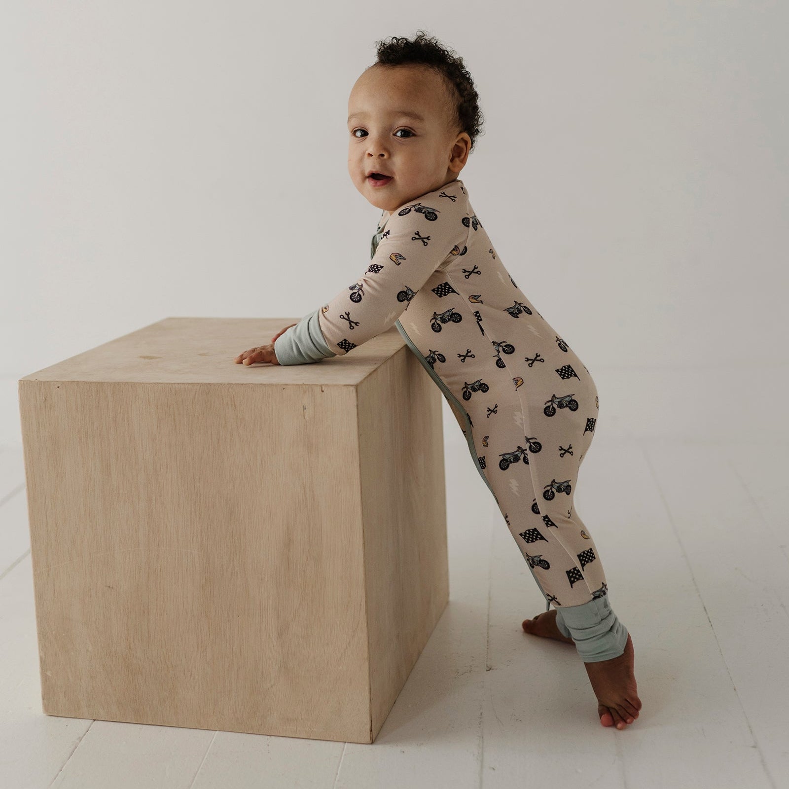 Baby Bamboo Viscose Long Sleeve Zip Romper with Footies | babysprouts