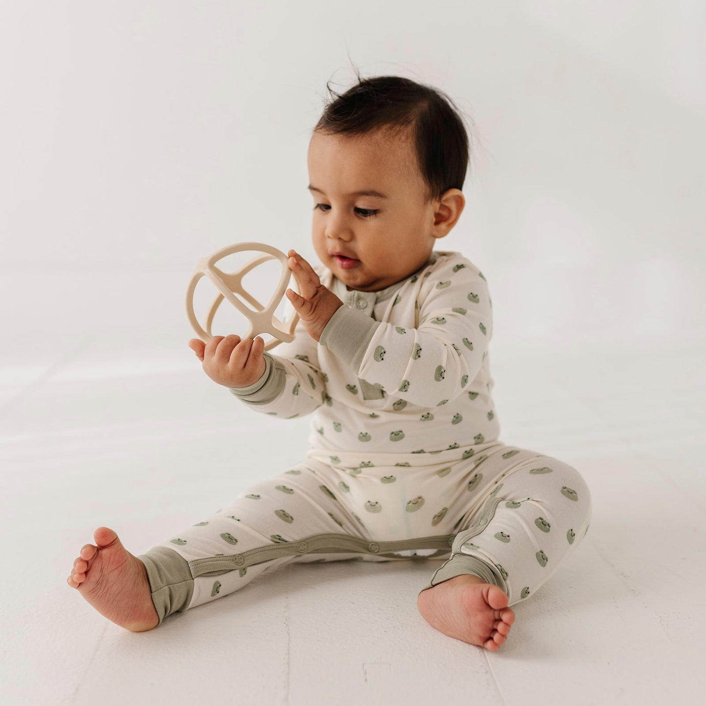 Bamboo Snap Romper - Miniature Frogs