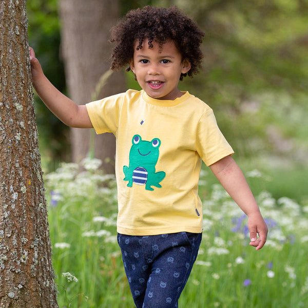 Boy wearing Kite organic Froggy t-shirt