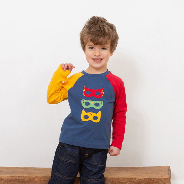 Boy wearing Kite organic Superhero t-shirt