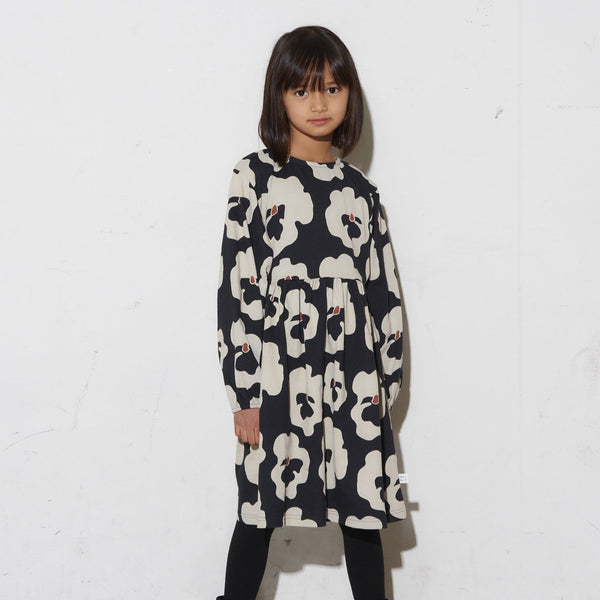 Girl wearing Mainio organic dress- autumn viola