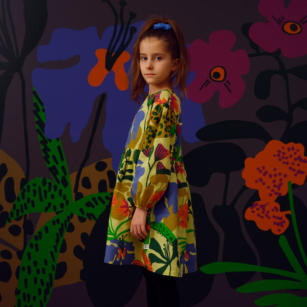 Girl wearing Mainio organic Jungle muslin dress