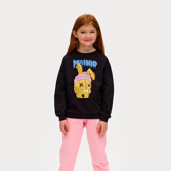 Girl wearing Mainio organic Sweatshirt- rag bunny
