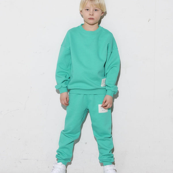 Boy wearing Mainio organic Sweatpants- Atlantis