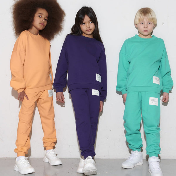 Boy wearing Mainio organic Sweatpants- Atlantis