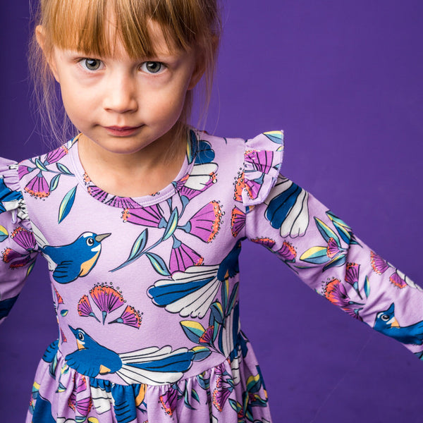 Girl wearing Mullido organic Long sleeve dress- lilac fantail