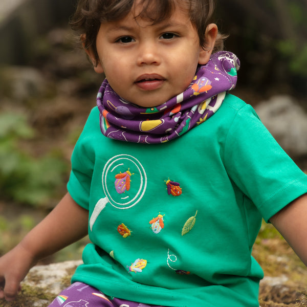 Boy wearing Piccalilly organic Short sleeve top- bugs