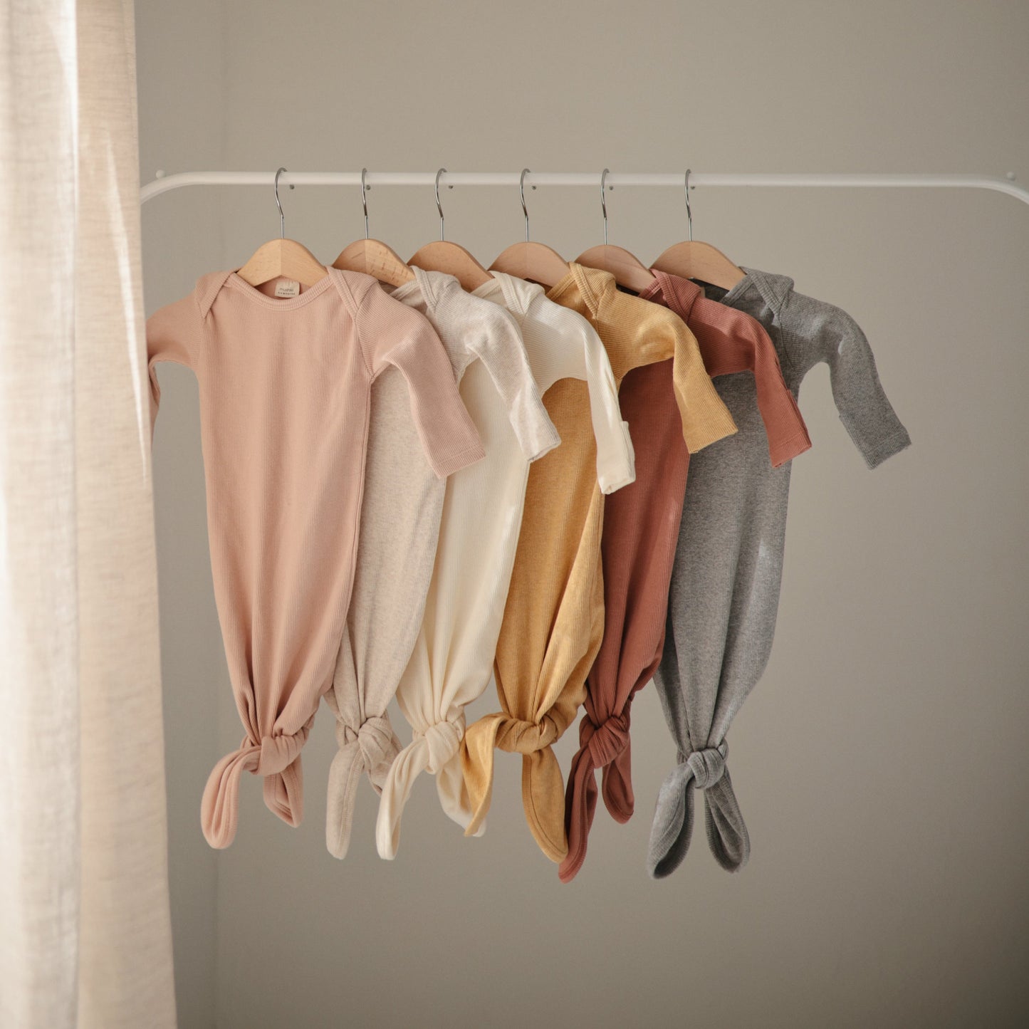 Mushie Organic Ribbed Knotted Baby Gown + Beanie Set