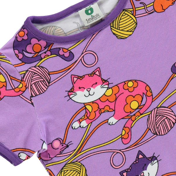 Smafolk organic Short sleeve t-shirt- cats, viola, closeup