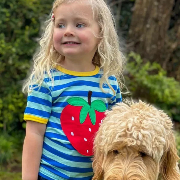 Girl wearing Toby Tiger organic Short sleeve t-shirt: strawberry appliqué