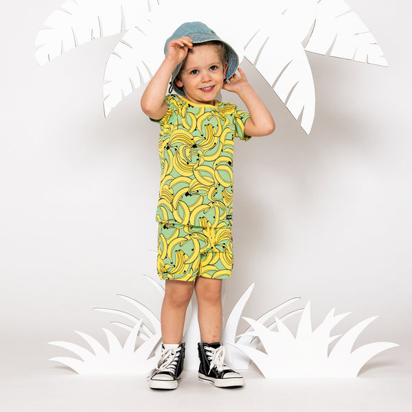Boy wearing Villervalla organic Short sleeve top- bananas