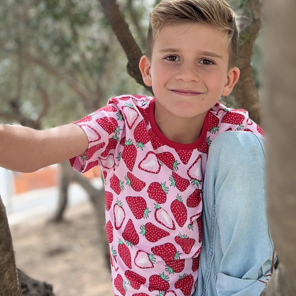 Boy wearing Villervalla organic Short sleeve top- strawberries