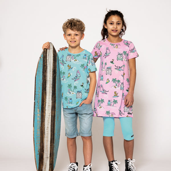 Boy wearing Villervalla organic Short sleeve top- surf