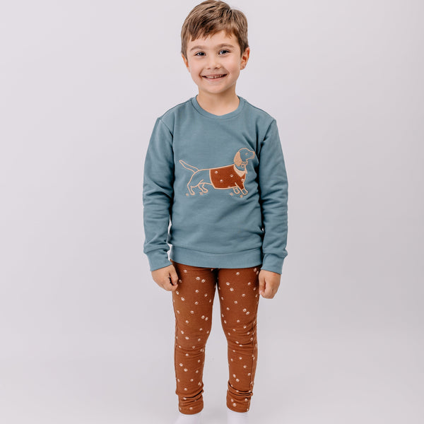 Boy wearing Walkiddy organic Leggings- paw prints