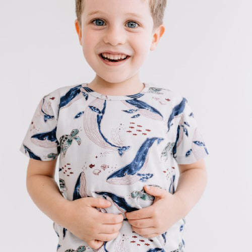 Boy wearing Walkiddy organic Short sleeve shirt- whales & sea turtles