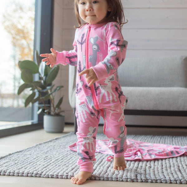 Baby wearing PaaPii Lulla zip romper- gray/light pink bambi