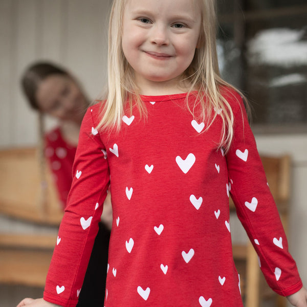 Girl wearing PaaPii organic Vieno long sleeve tunic- red heartsPaaPii organic Vieno long sleeve tunic- red hearts