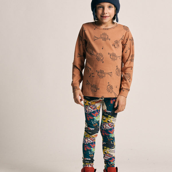 Boy wearing Naada (formerly nadadelazos) organic Graffitti cozy leggings